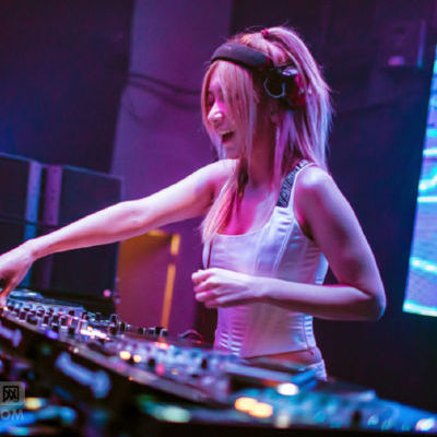 傻傻的愛傻傻等待女dj
